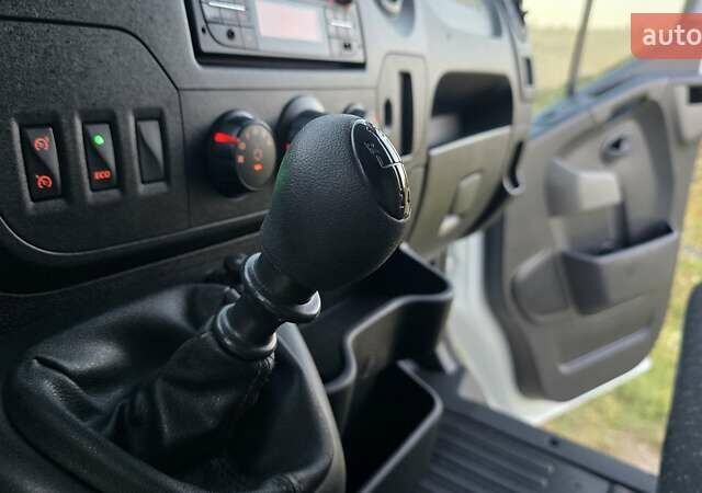 Белый Рено Мастер, объемом двигателя 2.3 л и пробегом 189 тыс. км за 19500 $, фото 19 на Automoto.ua