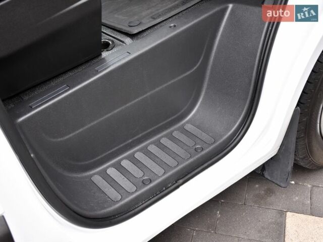 Белый Рено Мастер, объемом двигателя 2.3 л и пробегом 225 тыс. км за 20950 $, фото 39 на Automoto.ua