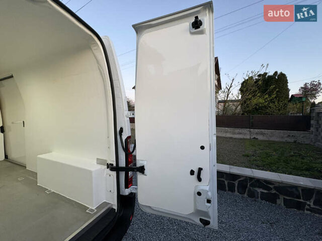 Белый Рено Мастер, объемом двигателя 2.3 л и пробегом 291 тыс. км за 17900 $, фото 51 на Automoto.ua