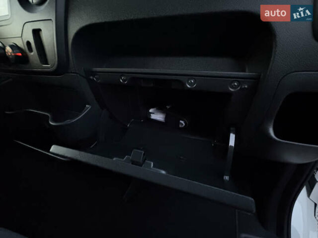 Белый Рено Мастер, объемом двигателя 2.3 л и пробегом 291 тыс. км за 17900 $, фото 104 на Automoto.ua