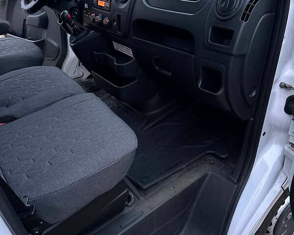 Белый Рено Мастер, объемом двигателя 2.3 л и пробегом 450 тыс. км за 26500 $, фото 21 на Automoto.ua