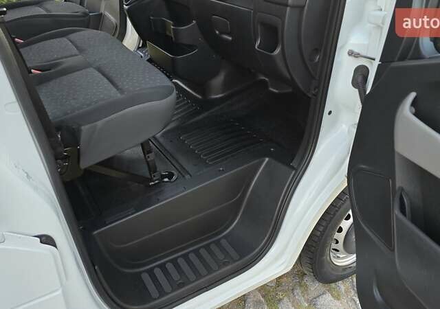 Белый Рено Мастер, объемом двигателя 2.3 л и пробегом 189 тыс. км за 19500 $, фото 28 на Automoto.ua