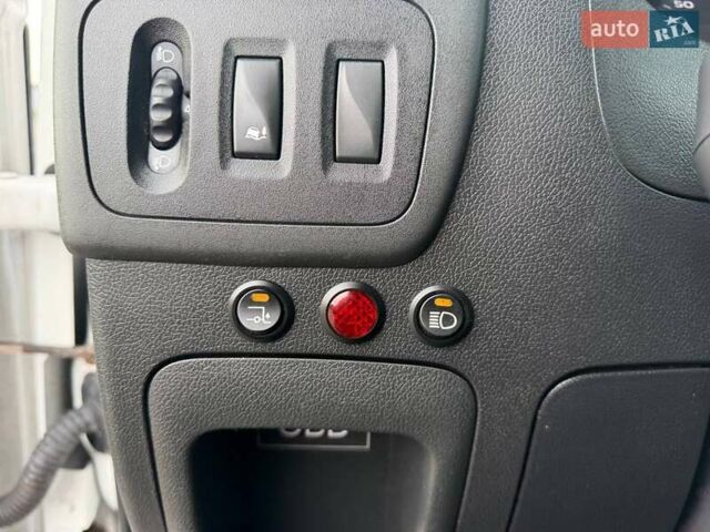 Білий Рено Мастєр, об'ємом двигуна 2.3 л та пробігом 279 тис. км за 18500 $, фото 16 на Automoto.ua