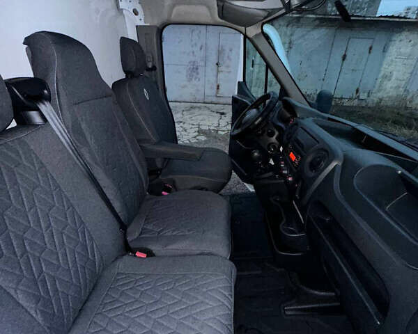 Белый Рено Мастер, объемом двигателя 2.3 л и пробегом 450 тыс. км за 26500 $, фото 18 на Automoto.ua