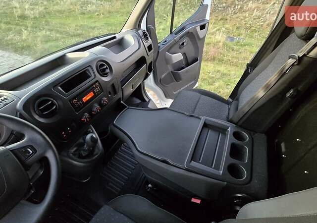 Белый Рено Мастер, объемом двигателя 2.3 л и пробегом 189 тыс. км за 19500 $, фото 16 на Automoto.ua