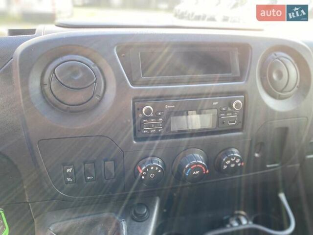 Белый Рено Мастер, объемом двигателя 2.3 л и пробегом 215 тыс. км за 17890 $, фото 45 на Automoto.ua