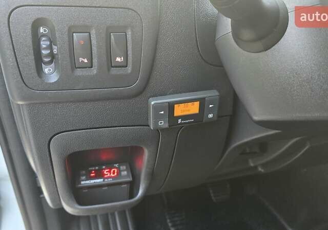 Белый Рено Мастер, объемом двигателя 2.3 л и пробегом 178 тыс. км за 21700 $, фото 17 на Automoto.ua