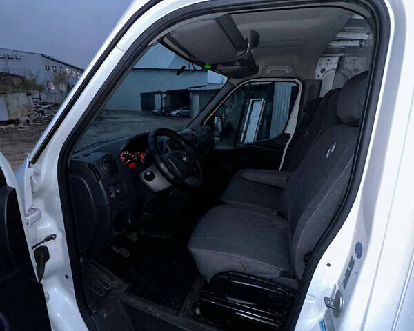 Белый Рено Мастер, объемом двигателя 2.3 л и пробегом 450 тыс. км за 26500 $, фото 14 на Automoto.ua