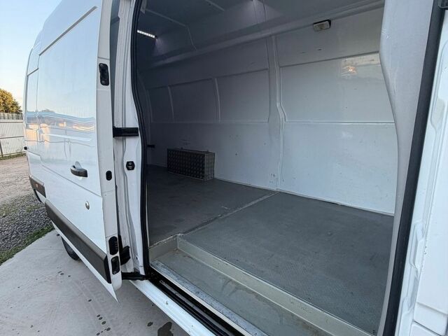 Белый Рено Мастер, объемом двигателя 2.3 л и пробегом 370 тыс. км за 16500 $, фото 12 на Automoto.ua