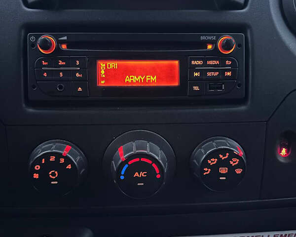 Белый Рено Мастер, объемом двигателя 2.3 л и пробегом 450 тыс. км за 26500 $, фото 26 на Automoto.ua