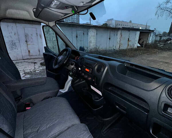 Белый Рено Мастер, объемом двигателя 2.3 л и пробегом 450 тыс. км за 26500 $, фото 16 на Automoto.ua