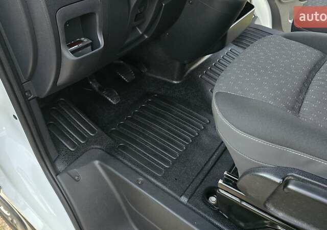 Белый Рено Мастер, объемом двигателя 2.3 л и пробегом 189 тыс. км за 19500 $, фото 20 на Automoto.ua