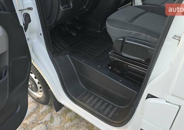 Белый Рено Мастер, объемом двигателя 2.3 л и пробегом 189 тыс. км за 19500 $, фото 13 на Automoto.ua