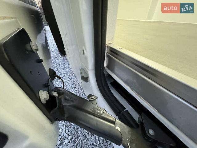 Белый Рено Мастер, объемом двигателя 2.3 л и пробегом 291 тыс. км за 17900 $, фото 59 на Automoto.ua