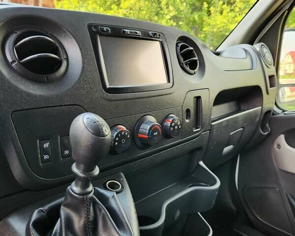 Белый Рено Мастер, объемом двигателя 2.3 л и пробегом 187 тыс. км за 19600 $, фото 24 на Automoto.ua