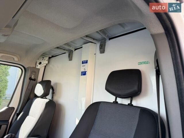 Белый Рено Мастер, объемом двигателя 2.3 л и пробегом 333 тыс. км за 18100 $, фото 40 на Automoto.ua