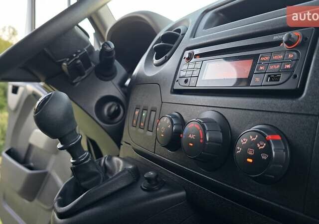 Белый Рено Мастер, объемом двигателя 2.3 л и пробегом 189 тыс. км за 19500 $, фото 25 на Automoto.ua