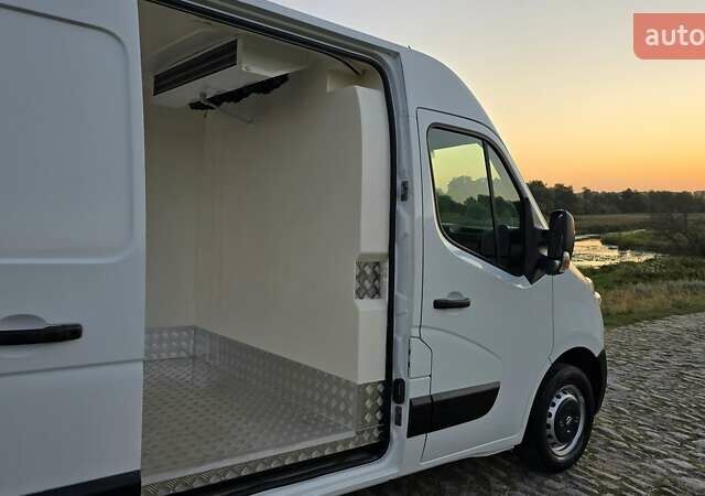 Белый Рено Мастер, объемом двигателя 2.3 л и пробегом 189 тыс. км за 19500 $, фото 2 на Automoto.ua