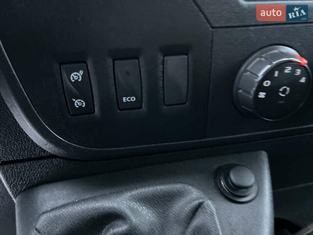 Белый Рено Мастер, объемом двигателя 2.3 л и пробегом 186 тыс. км за 17350 $, фото 38 на Automoto.ua