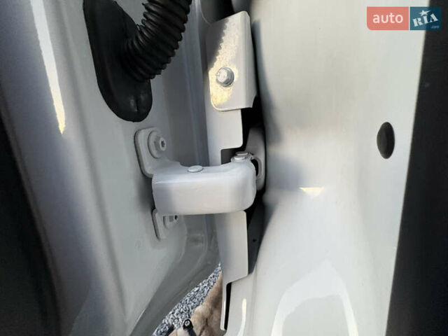 Белый Рено Мастер, объемом двигателя 2.3 л и пробегом 291 тыс. км за 17900 $, фото 77 на Automoto.ua