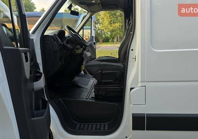 Белый Рено Мастер, объемом двигателя 2.3 л и пробегом 178 тыс. км за 21700 $, фото 11 на Automoto.ua