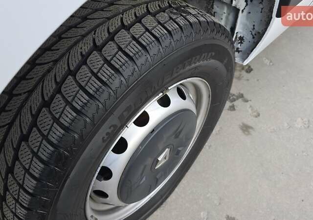 Белый Рено Мастер, объемом двигателя 2.3 л и пробегом 178 тыс. км за 19500 $, фото 6 на Automoto.ua