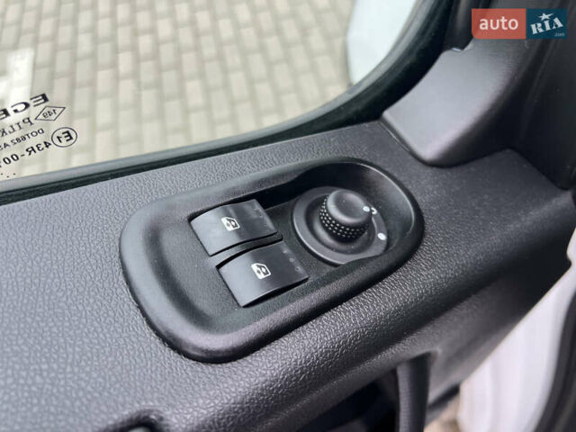 Белый Рено Мастер, объемом двигателя 2.3 л и пробегом 260 тыс. км за 19500 $, фото 38 на Automoto.ua