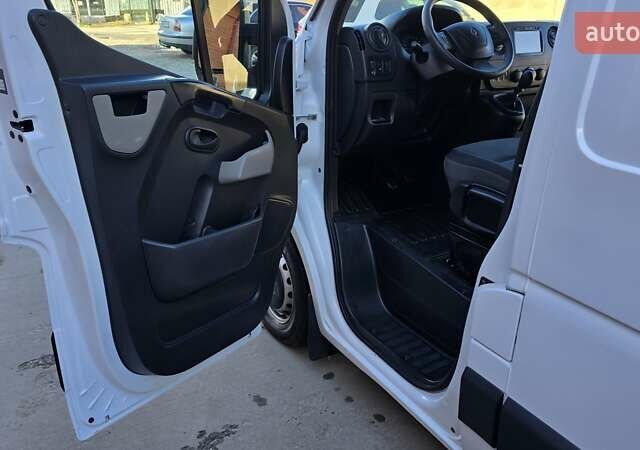 Белый Рено Мастер, объемом двигателя 2.3 л и пробегом 178 тыс. км за 19500 $, фото 7 на Automoto.ua