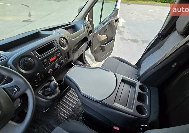 Белый Рено Мастер, объемом двигателя 2.3 л и пробегом 205 тыс. км за 22500 $, фото 12 на Automoto.ua