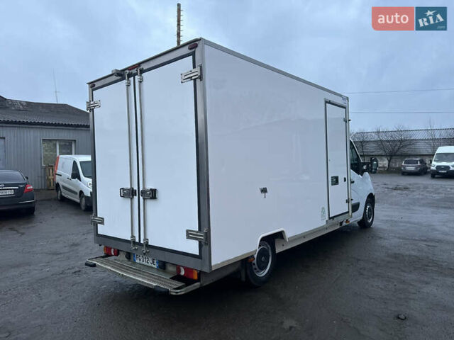 Белый Рено Мастер, объемом двигателя 2.3 л и пробегом 239 тыс. км за 21900 $, фото 5 на Automoto.ua