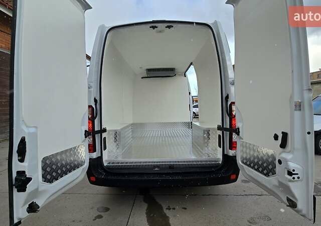 Белый Рено Мастер, объемом двигателя 2.3 л и пробегом 178 тыс. км за 19500 $, фото 1 на Automoto.ua