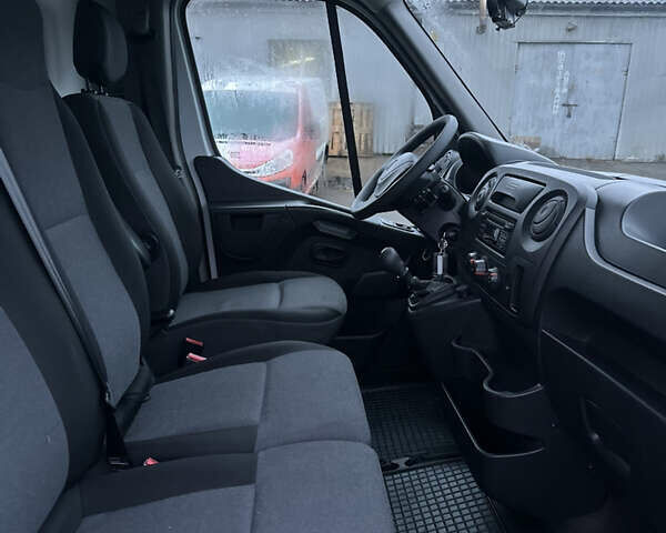 Белый Рено Мастер, объемом двигателя 2.3 л и пробегом 239 тыс. км за 21900 $, фото 12 на Automoto.ua