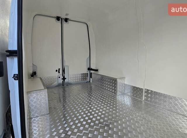 Белый Рено Мастер, объемом двигателя 2.3 л и пробегом 177 тыс. км за 21500 $, фото 1 на Automoto.ua