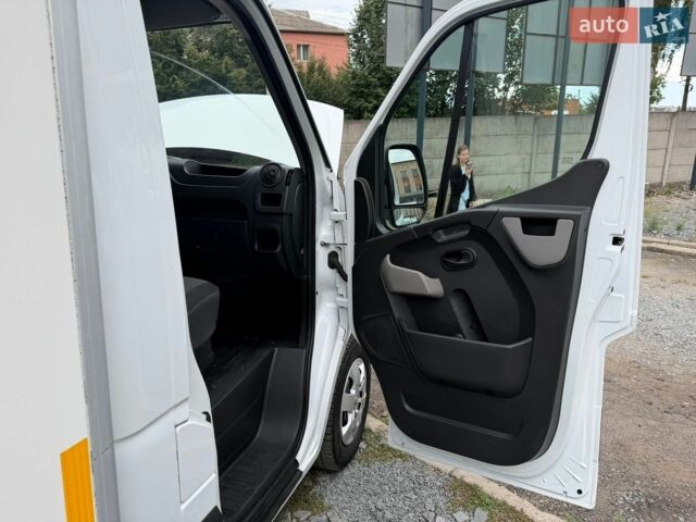 Белый Рено Мастер, объемом двигателя 2.3 л и пробегом 235 тыс. км за 21900 $, фото 28 на Automoto.ua