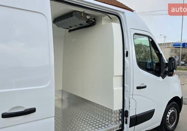 Белый Рено Мастер, объемом двигателя 2.3 л и пробегом 178 тыс. км за 19500 $, фото 2 на Automoto.ua