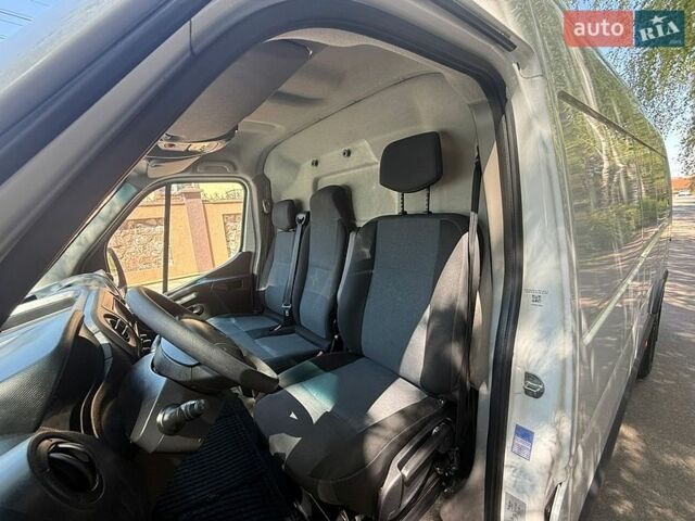 Белый Рено Мастер, объемом двигателя 2.3 л и пробегом 195 тыс. км за 26800 $, фото 60 на Automoto.ua