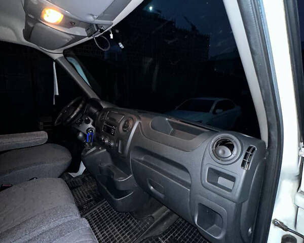 Білий Рено Мастєр, об'ємом двигуна 2.3 л та пробігом 556 тис. км за 25500 $, фото 16 на Automoto.ua