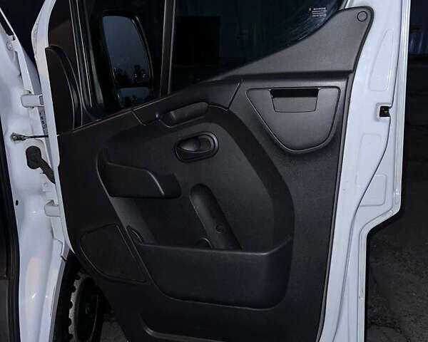 Білий Рено Мастєр, об'ємом двигуна 2.3 л та пробігом 556 тис. км за 25500 $, фото 17 на Automoto.ua