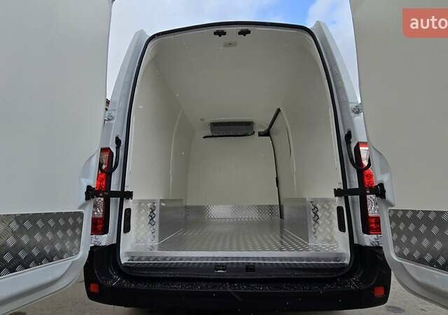 Белый Рено Мастер, объемом двигателя 2.3 л и пробегом 178 тыс. км за 19500 $, фото 3 на Automoto.ua