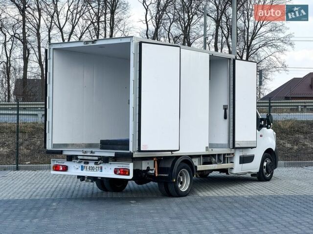 Белый Рено Мастер, объемом двигателя 2.3 л и пробегом 279 тыс. км за 30000 $, фото 7 на Automoto.ua