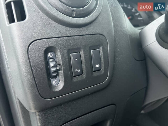 Белый Рено Мастер, объемом двигателя 2.3 л и пробегом 260 тыс. км за 19500 $, фото 37 на Automoto.ua