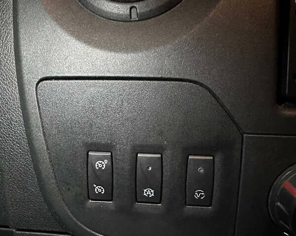 Білий Рено Мастєр, об'ємом двигуна 2.3 л та пробігом 556 тис. км за 25500 $, фото 23 на Automoto.ua