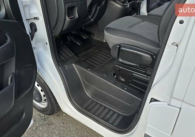 Білий Рено Мастєр, об'ємом двигуна 2.3 л та пробігом 178 тис. км за 19500 $, фото 13 на Automoto.ua