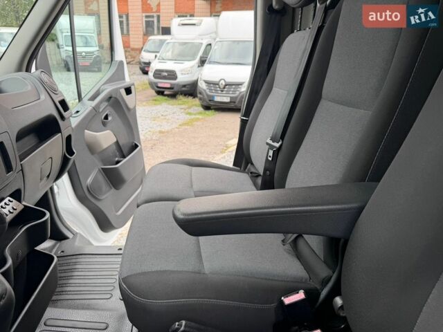 Белый Рено Мастер, объемом двигателя 2.3 л и пробегом 235 тыс. км за 21900 $, фото 33 на Automoto.ua