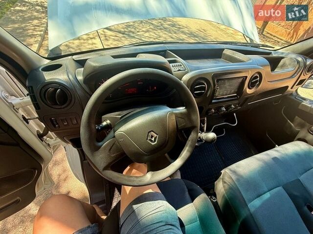 Белый Рено Мастер, объемом двигателя 2.3 л и пробегом 195 тыс. км за 26800 $, фото 51 на Automoto.ua