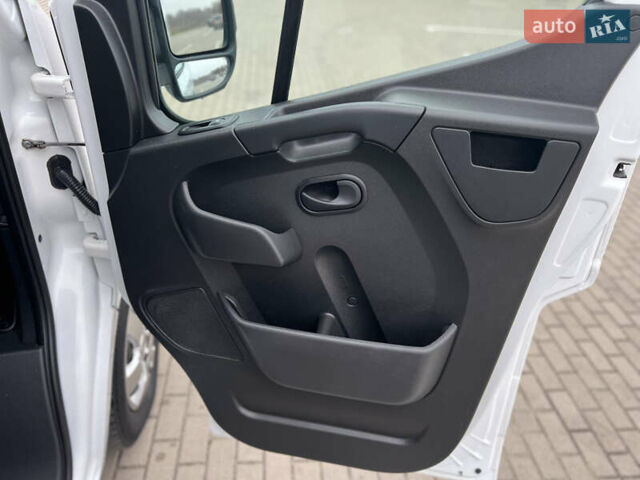 Белый Рено Мастер, объемом двигателя 2.3 л и пробегом 260 тыс. км за 19500 $, фото 28 на Automoto.ua