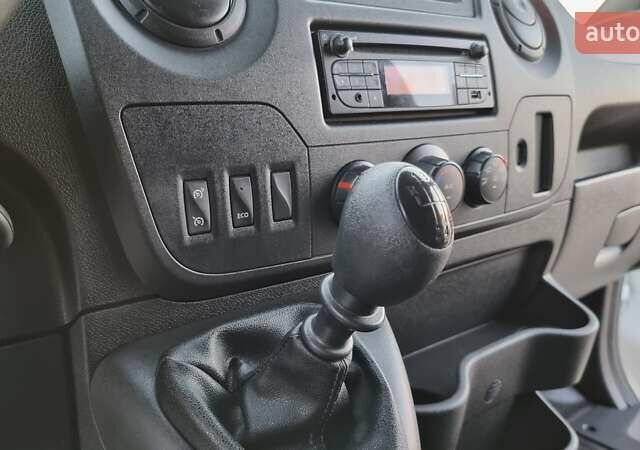 Белый Рено Мастер, объемом двигателя 2.3 л и пробегом 172 тыс. км за 18700 $, фото 19 на Automoto.ua
