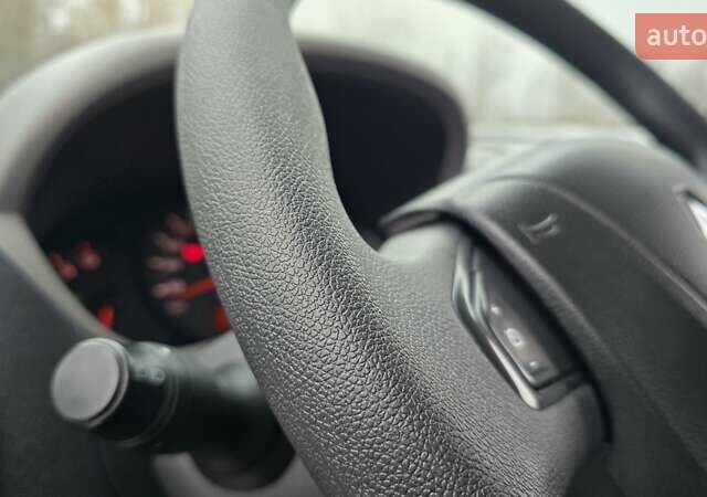 Білий Рено Мастєр, об'ємом двигуна 2.3 л та пробігом 171 тис. км за 19500 $, фото 18 на Automoto.ua