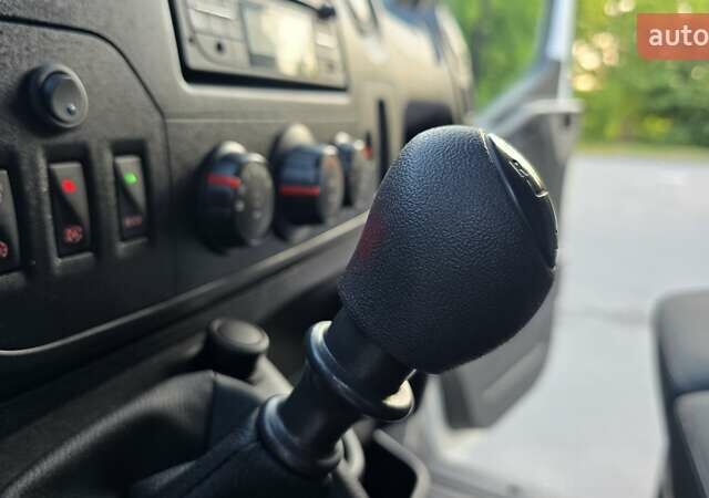 Белый Рено Мастер, объемом двигателя 2.3 л и пробегом 205 тыс. км за 22500 $, фото 15 на Automoto.ua