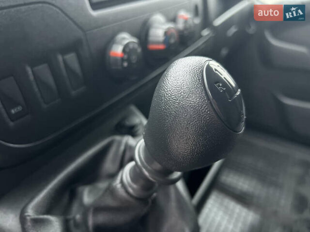 Белый Рено Мастер, объемом двигателя 2.3 л и пробегом 260 тыс. км за 19500 $, фото 35 на Automoto.ua